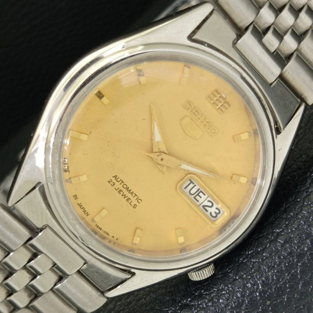 Vintage 1975 Seiko Automatic Mens Silver Watch W/daydate & Gold accents